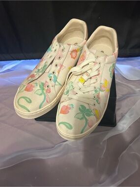 Coach authentic  ladies gym shoes size 8 1/2